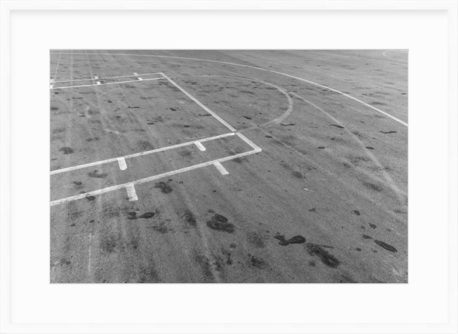 footprints (bw)